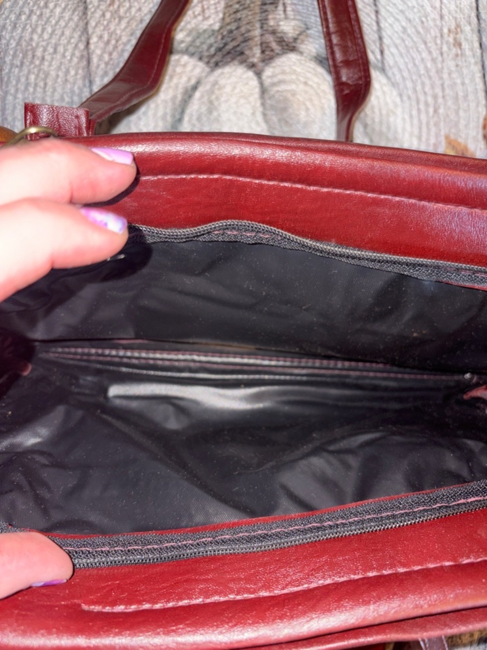 Classic Burgundy Leather Shoulder Bag - Picture 6 of 10